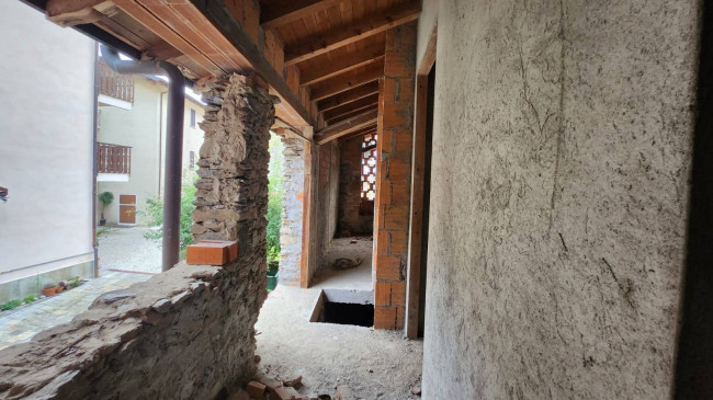Rustico in vendita a Marchirolo