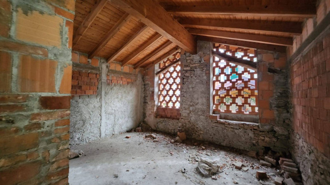Rustico in vendita a Marchirolo