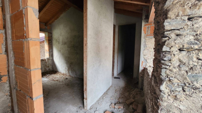 Rustico in vendita a Marchirolo