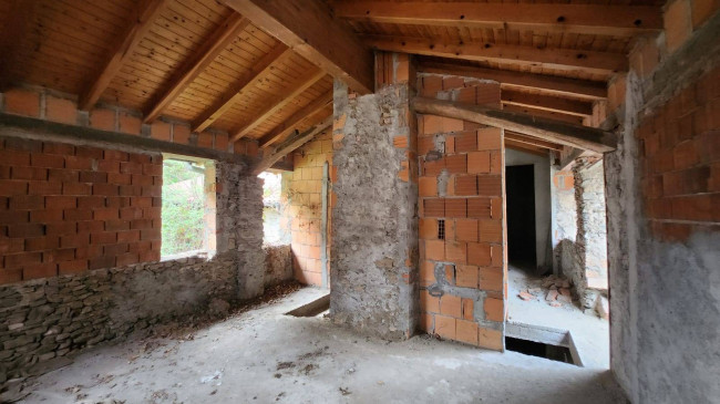 Rustico in vendita a Marchirolo