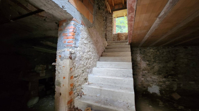 Rustico in vendita a Marchirolo