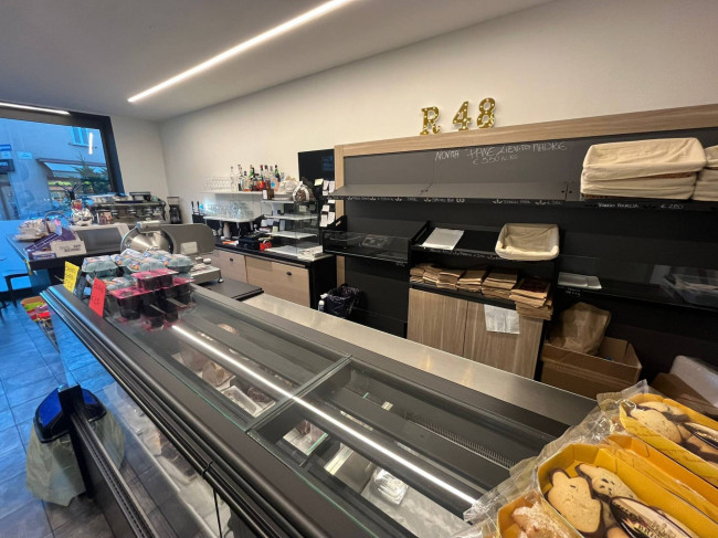 Attività commerciale in vendita a Lavena Ponte Tresa
