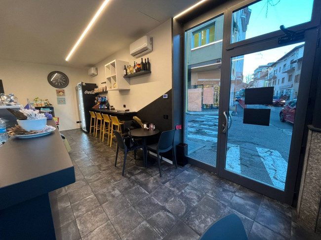 Attività commerciale in vendita a Lavena Ponte Tresa
