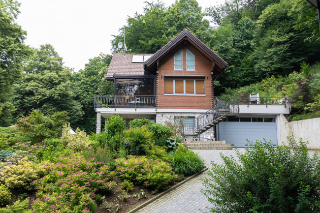 Villa in vendita a Marchirolo