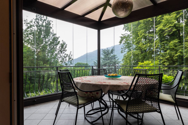 Villa in vendita a Marchirolo