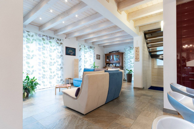 Villa in vendita a Marchirolo