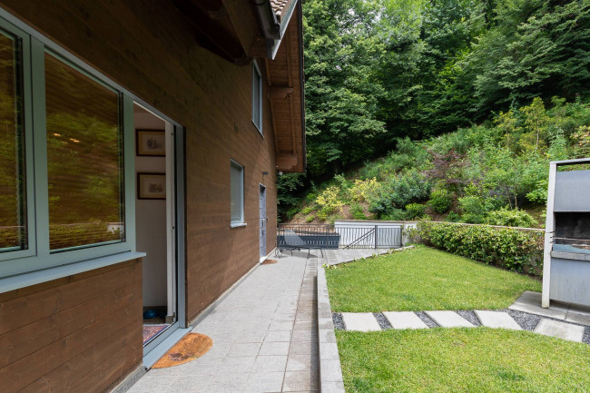 Villa in vendita a Marchirolo