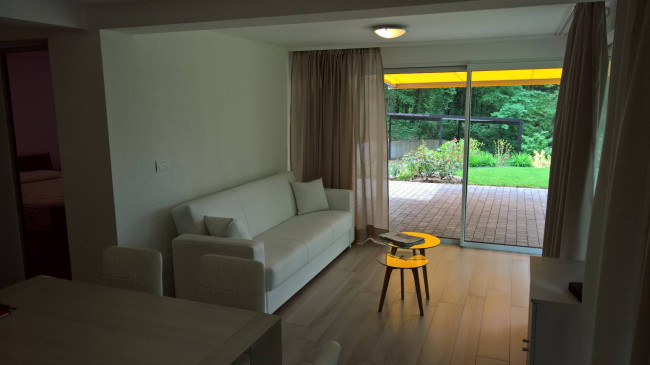 Villa in vendita a Marchirolo