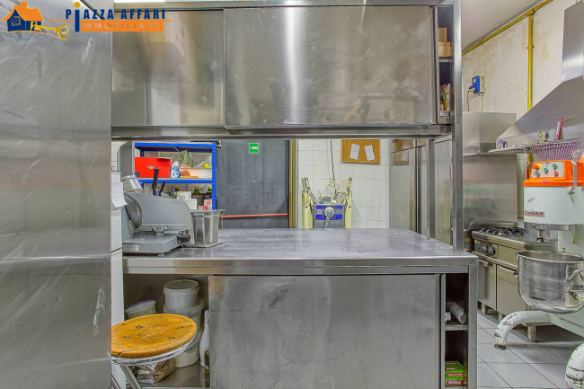 Attività commerciale in vendita a Luino