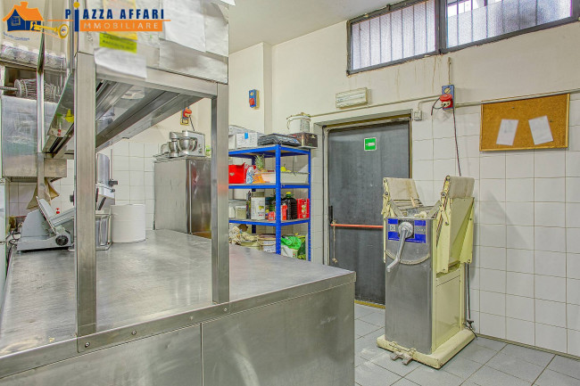 Attività commerciale in vendita a Luino