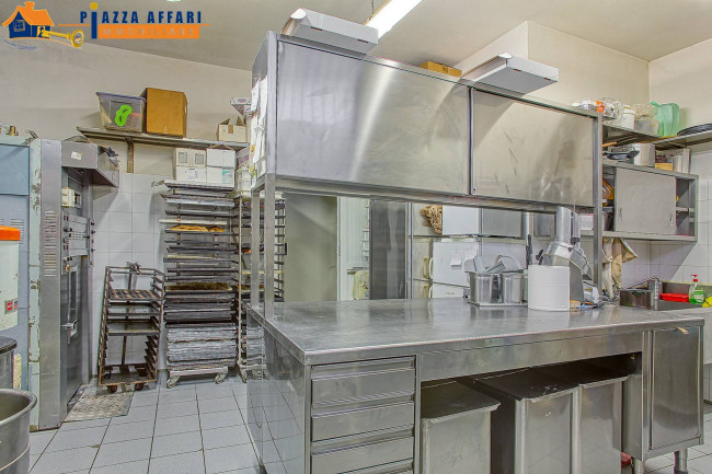 Attività commerciale in vendita a Luino