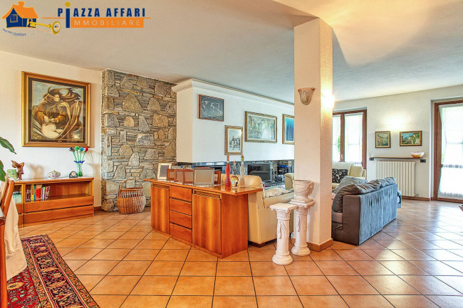 Villa in vendita a Marchirolo