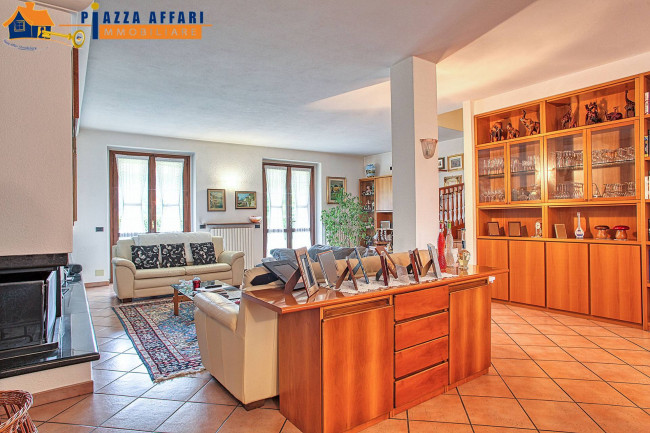 Villa in vendita a Marchirolo