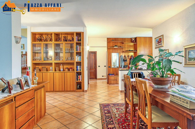 Villa in vendita a Marchirolo