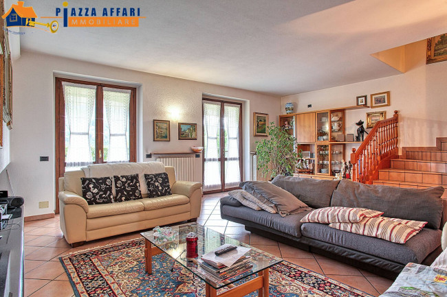 Villa in vendita a Marchirolo