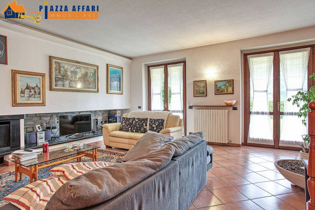 Villa in vendita a Marchirolo