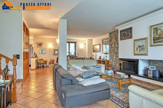 Villa in vendita a Marchirolo