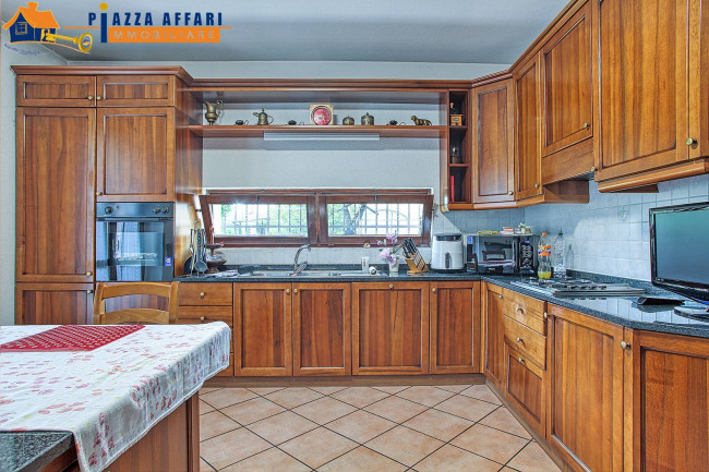 Villa in vendita a Marchirolo