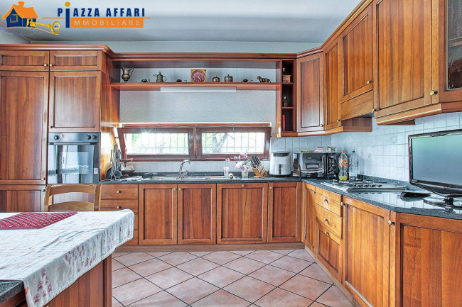 Villa in vendita a Marchirolo