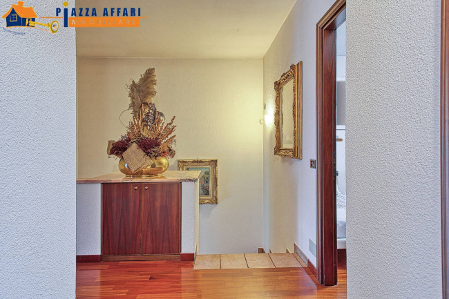 Villa in vendita a Marchirolo