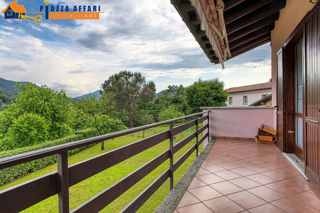 Villa in vendita a Marchirolo