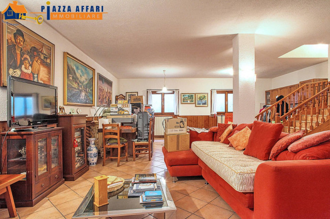 Villa in vendita a Marchirolo