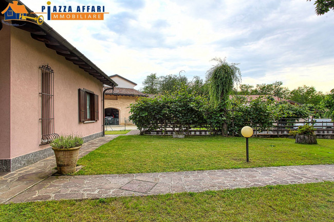 Villa in vendita a Marchirolo