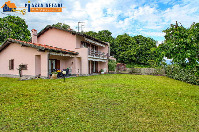 Villa in vendita a Marchirolo