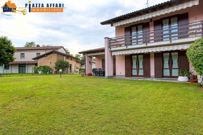 Villa in vendita a Marchirolo