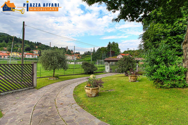 Villa in vendita a Marchirolo