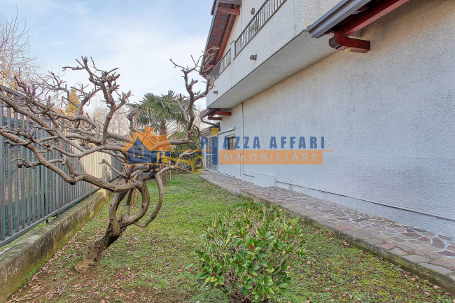 Villa in vendita a Carnago