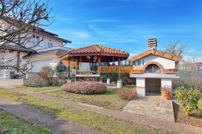 Villa in vendita a Carnago