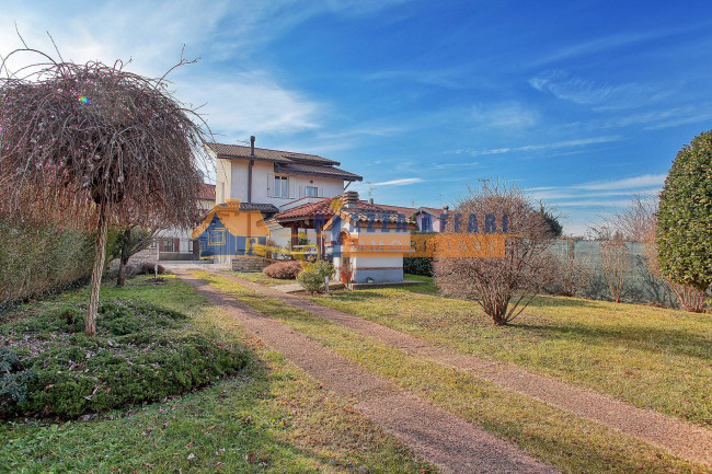 Villa in vendita a Carnago