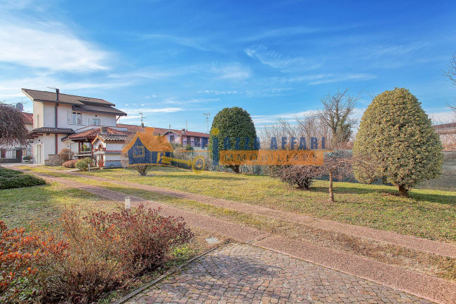 Villa in vendita a Carnago