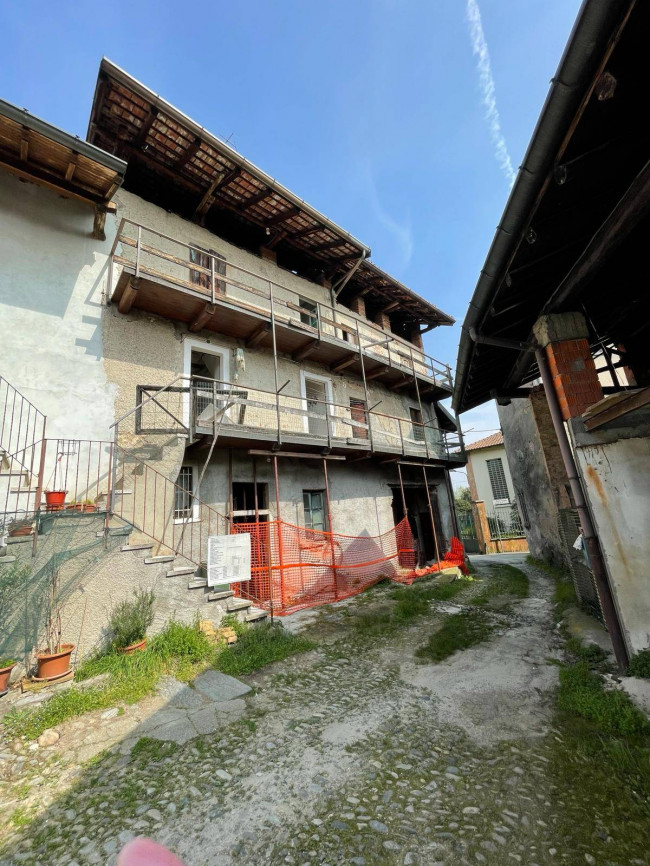 Rustico in vendita a Cazzago Brabbia
