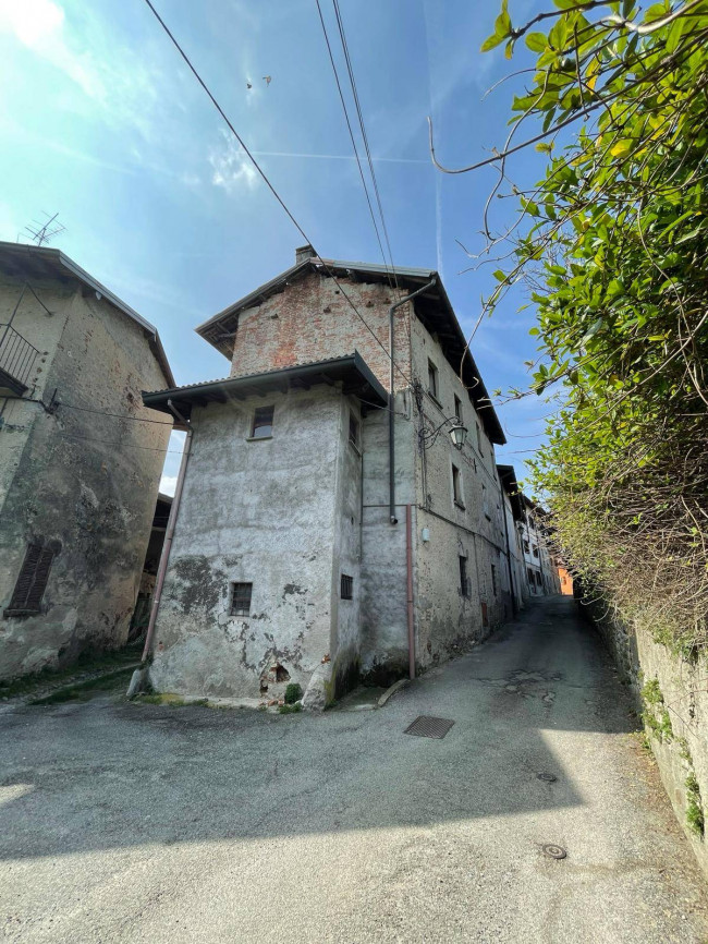 Rustico in vendita a Cazzago Brabbia