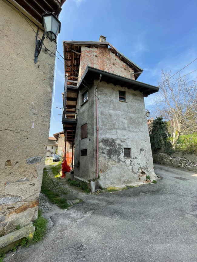 Rustico in vendita a Cazzago Brabbia