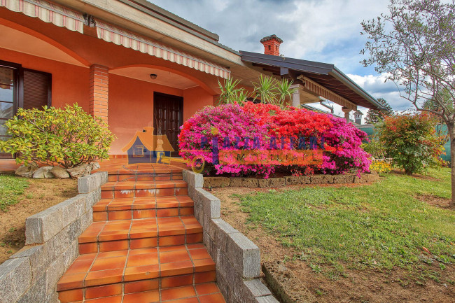 Villa in vendita a Carnago
