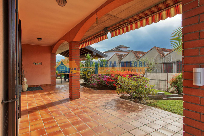 Villa in vendita a Carnago
