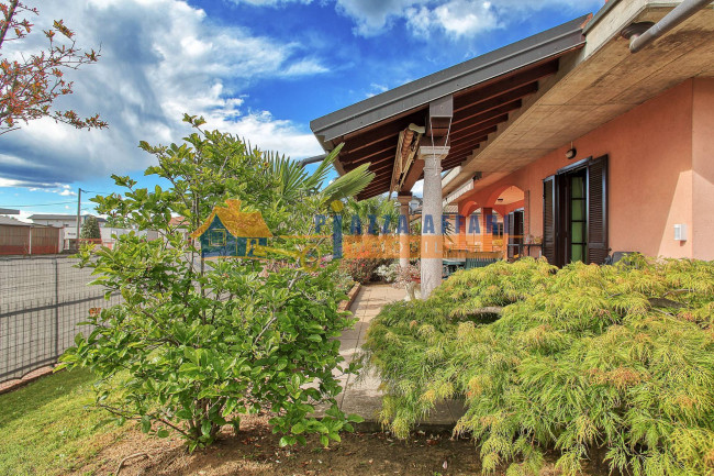 Villa in vendita a Carnago