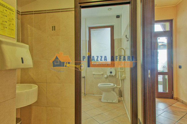 Locale commerciale in vendita a Gornate-Olona