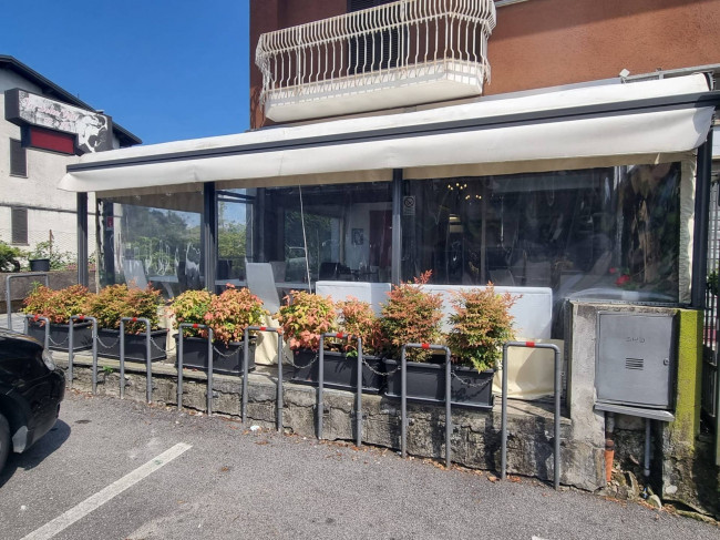 Attività commerciale in vendita a Marchirolo