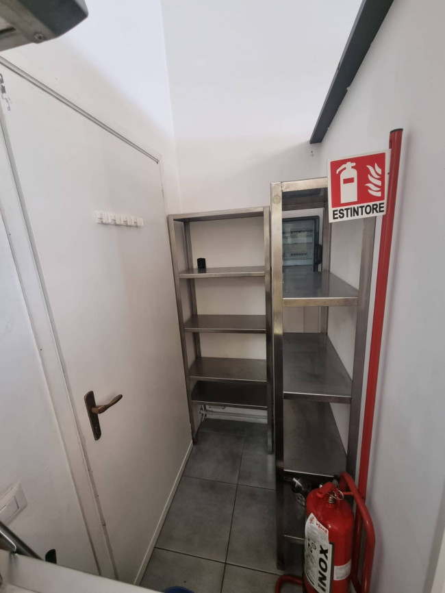 Attività commerciale in vendita a Marchirolo