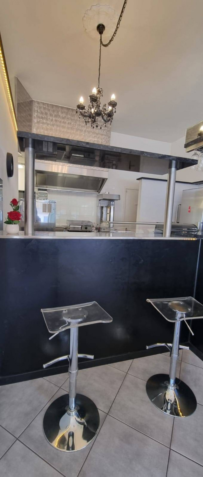 Attività commerciale in vendita a Marchirolo