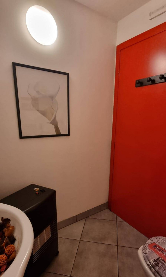 Attività commerciale in vendita a Marchirolo