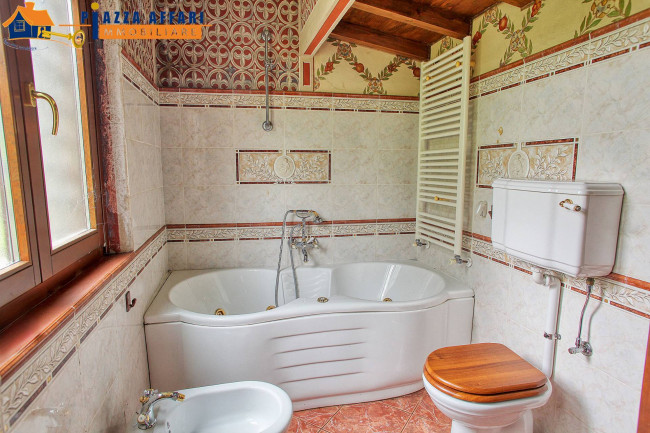 Villa in vendita a Cadegliano-Viconago