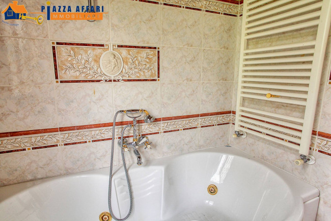Villa in vendita a Cadegliano-Viconago