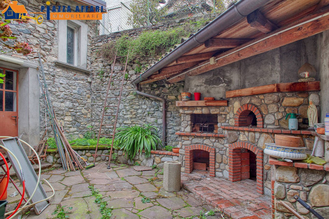 Porzione di Casa Terra / Cielo in vendita a Brezzo di Bedero