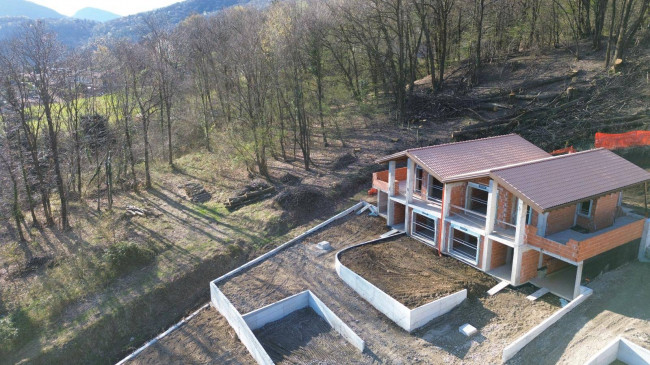 Villa in vendita a Lavena Ponte Tresa