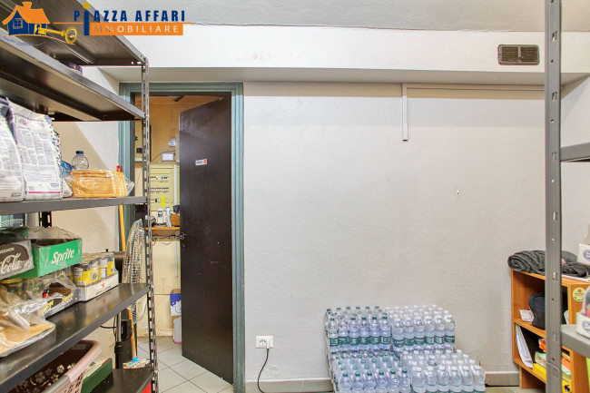Attività commerciale in vendita a Lavena Ponte Tresa